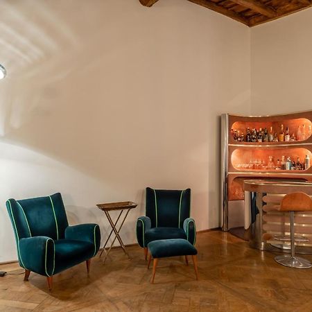 Chic And Style In Historical Via Giulia Apartment Rome Exterior photo