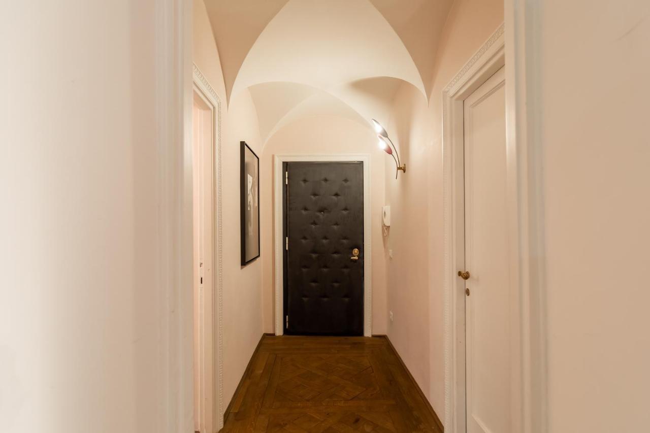 Chic And Style In Historical Via Giulia Apartment Rome Exterior photo
